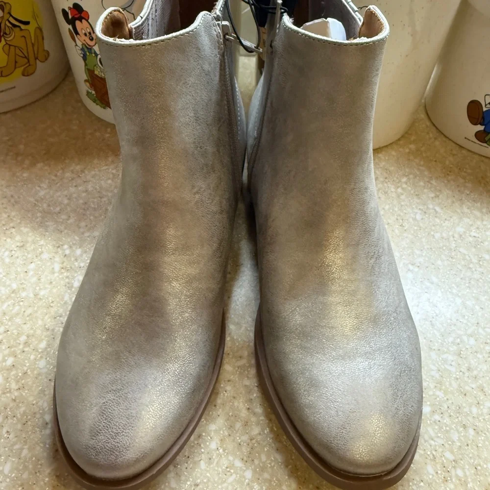 Youth Sz 5 Ankle Boots Side Zip Silver Toupee Shoes Wonder Nation Brand New